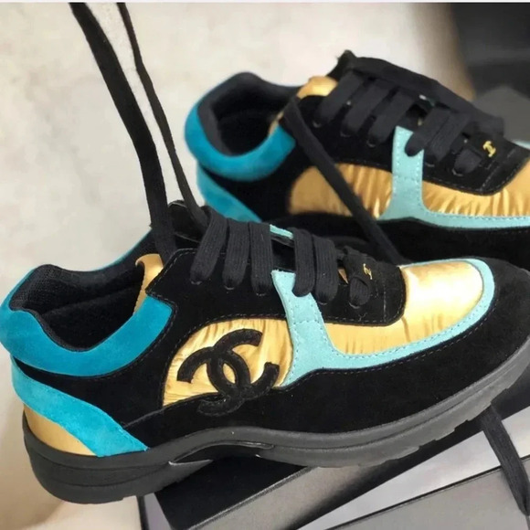 Chanel Black/Gold Suede and Leather CC Low Top Sneakers

NEW NEVER WORN - Picture 2 of 10